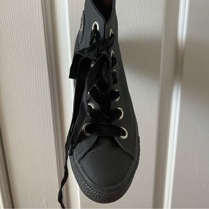 Black leather Converse with velvet laces